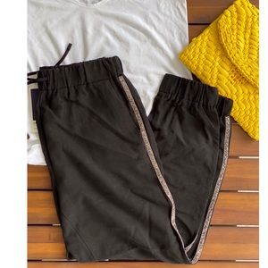 Jogging pants with sparkly side stripe